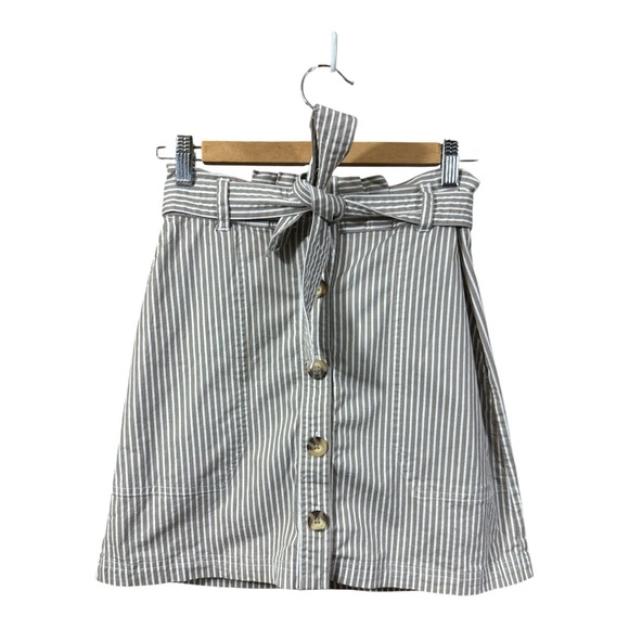 Abercrombie & Fitch Dresses & Skirts - Abercrombie & Fitch Tan and White Paperbag Belted Mini Skirt